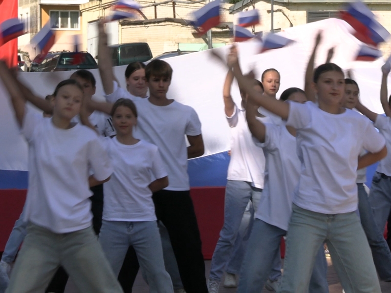 В Светлом прошло торжественное мероприятие, посвящённое Дню государственного флага Российской Федерации.