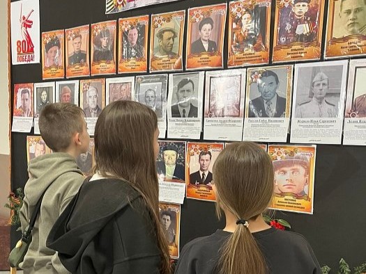 В Доме культуры оформили Стену Памяти.