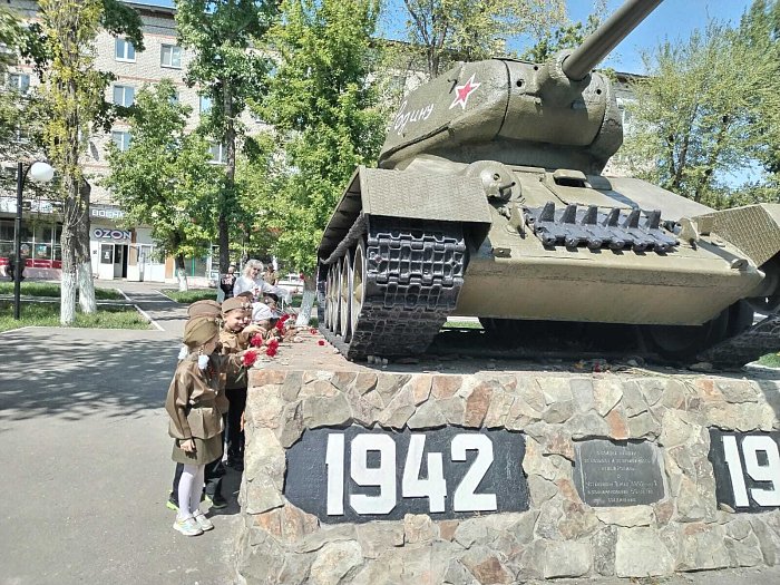 Дошколята посетили памятные места Боевой Славы и возложили цветы в память о погибших воинах.