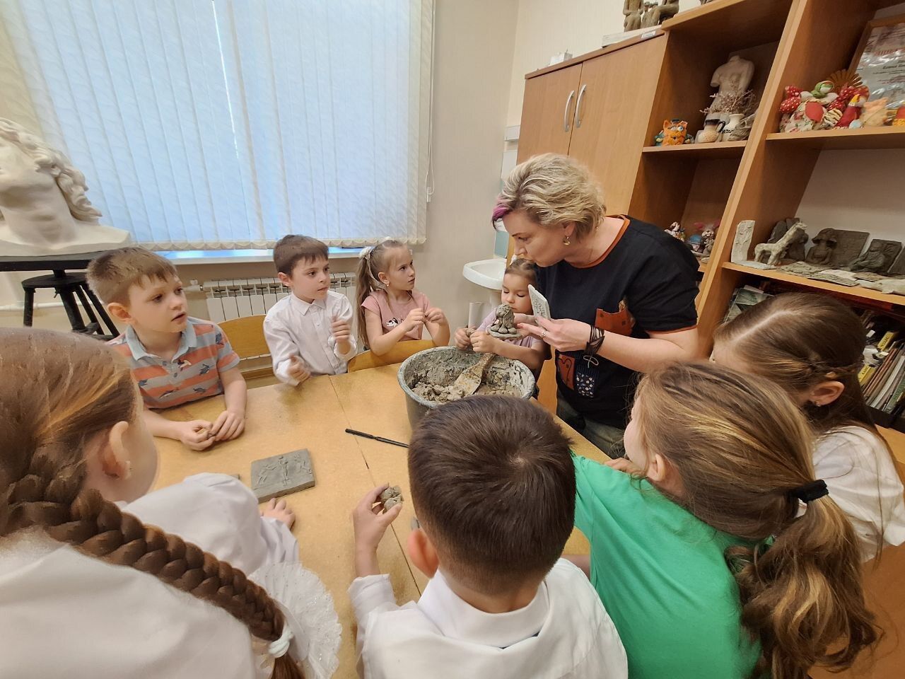 Давайте познакомимся: дошколята побывали в школе искусств.
