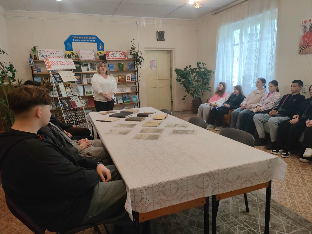 Старшеклассникам рассказали о библиотечном фонде.