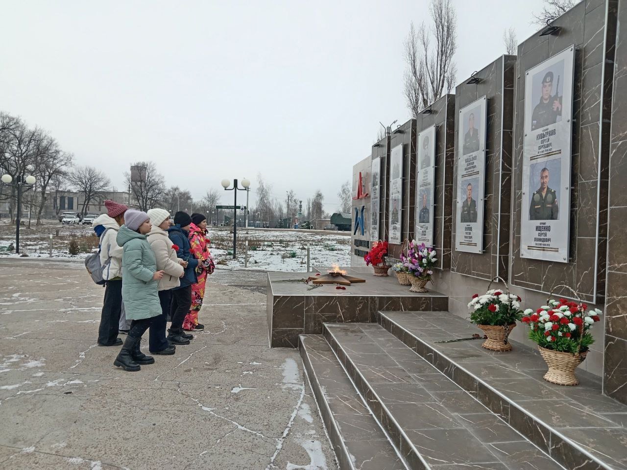 Школьники почтили память военнослужащих, отдавших жизнь за независимость и свободу нашего государства.