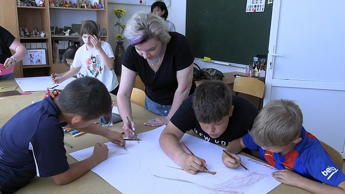 Творческое путешествие в мир дружбы совершили воспитанники летней площадки.