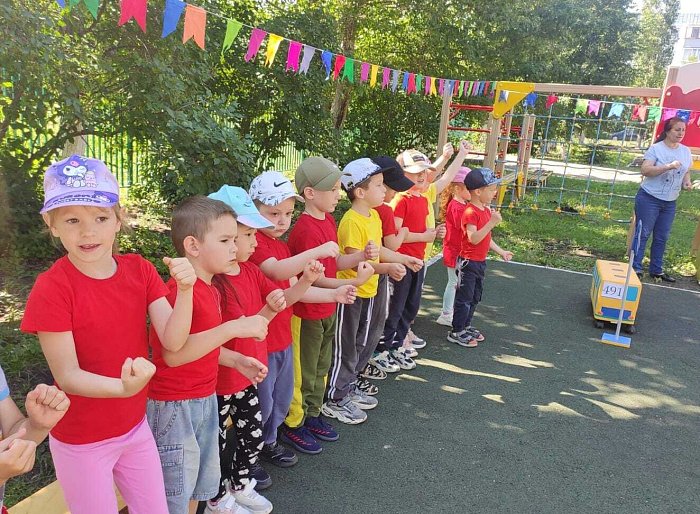 Правила дорожные знать каждому положено.