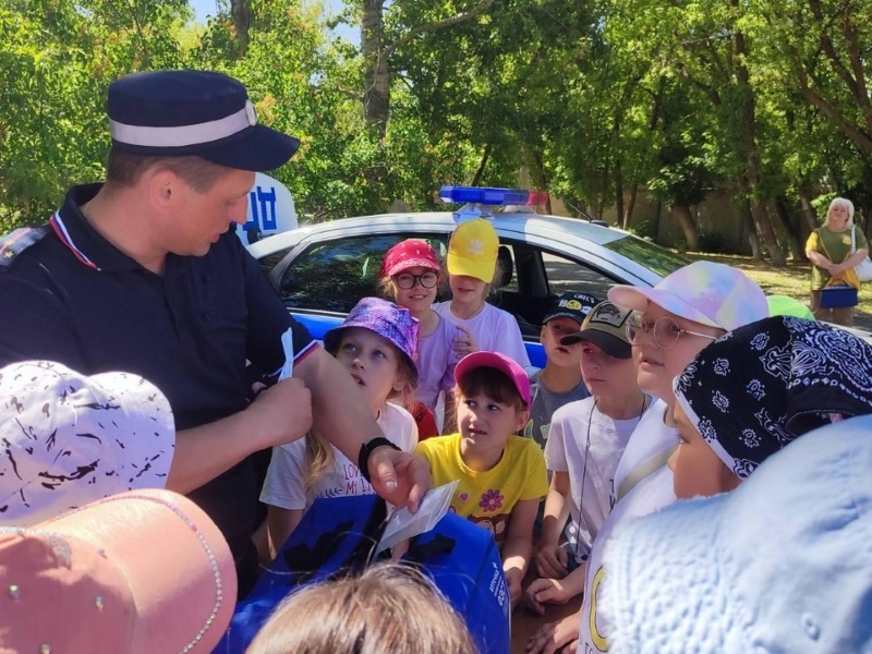 Экскурсия в отделение полиции прошла для воспитанников летней площадки.