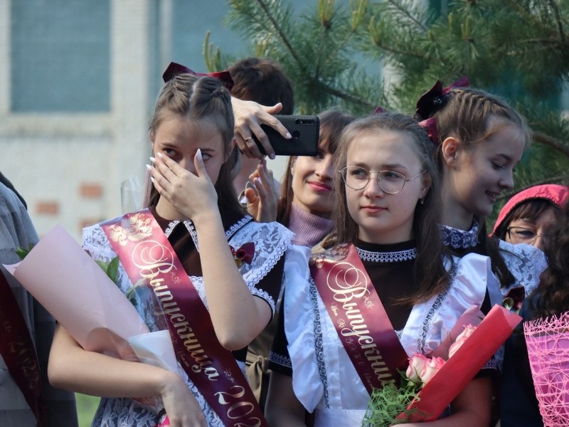 Поздравление выпускников с последним звонком.