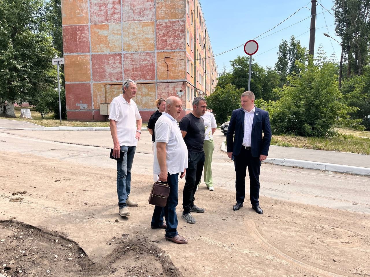 Сергей Баталов оценил ход дорожных работ на улицах Светлого.
