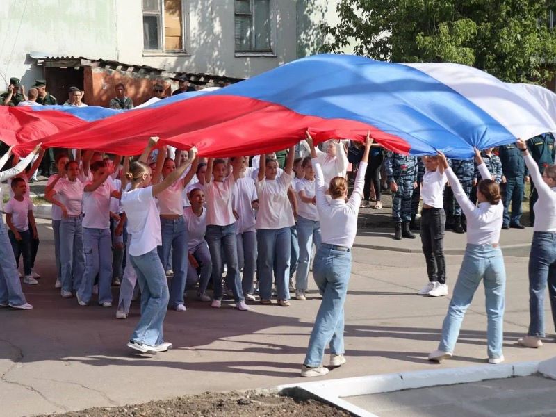 Сергей Баталов поздравил жителей Светлого с Днем государственного флага Российской Федерации.