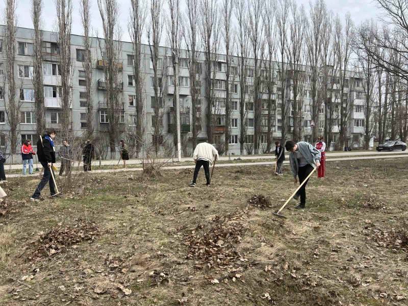 Череда субботников продолжается.