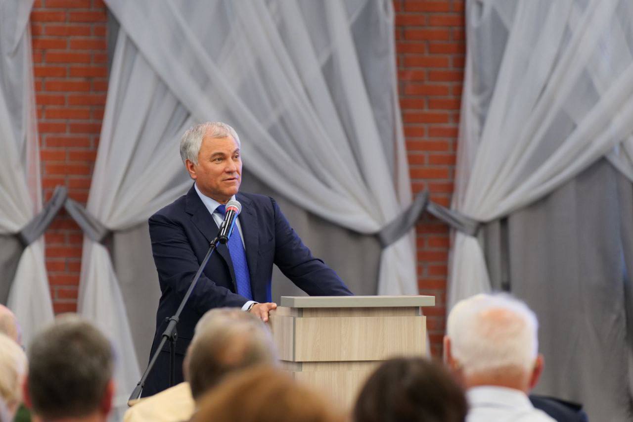 Вячеслав Володин предложил сделать бесплатными для сельских жителей детские сады и школьное горячее питание.