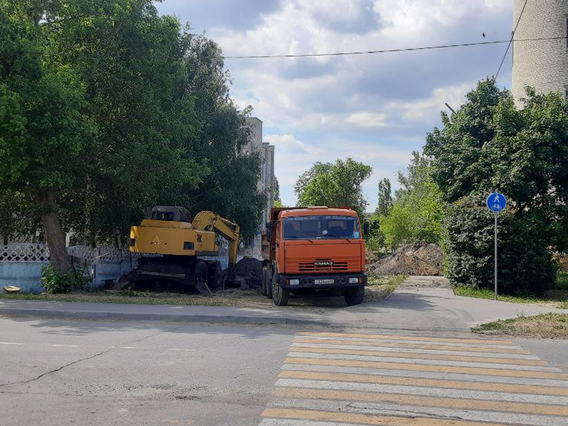 В Светлом идет замена участка тепловой сети.