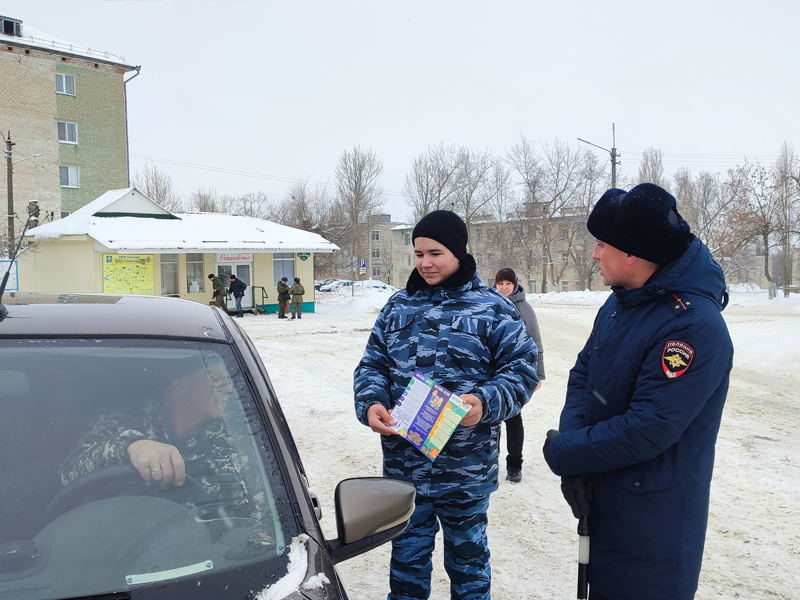 Светловские госавтоинспекторы провели акцию «Пристегни ребенка!».