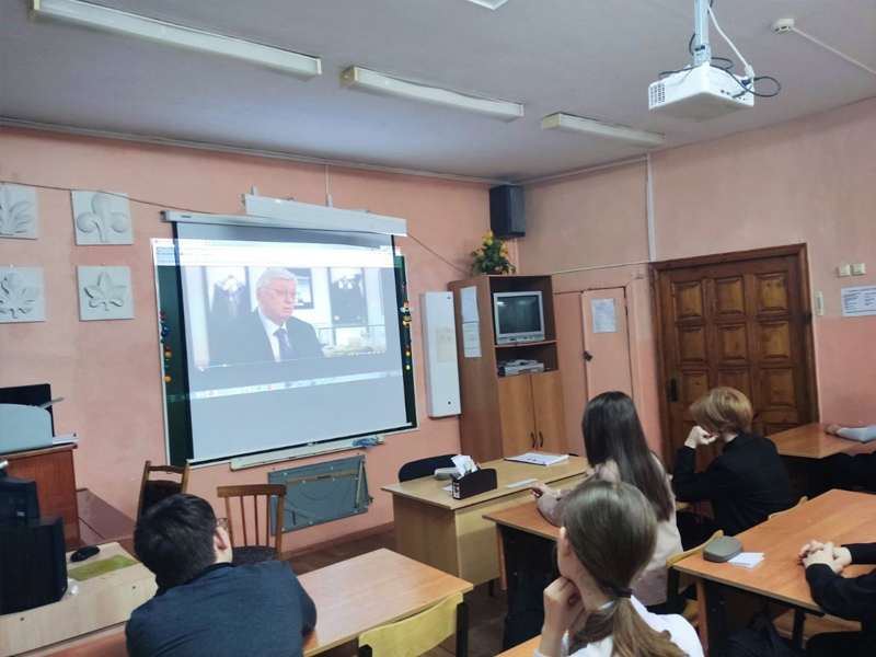 На «Разговорах о важном» обсуждали основы дипломатии.