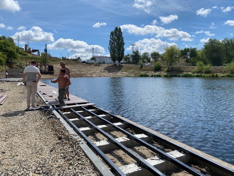 Продолжается благоустройство светловского водоёма.