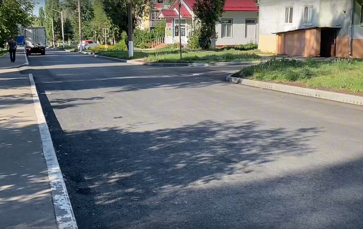 Асфальтирование дороги на улице Коваленко завершено.