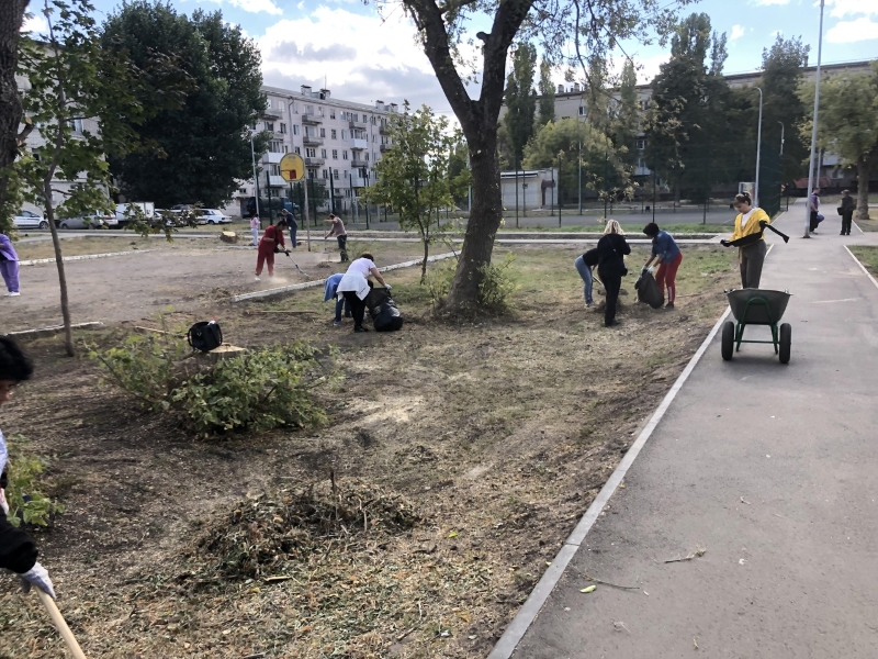 Коллектив детского сада присоединился к месячнику по благоустройству.