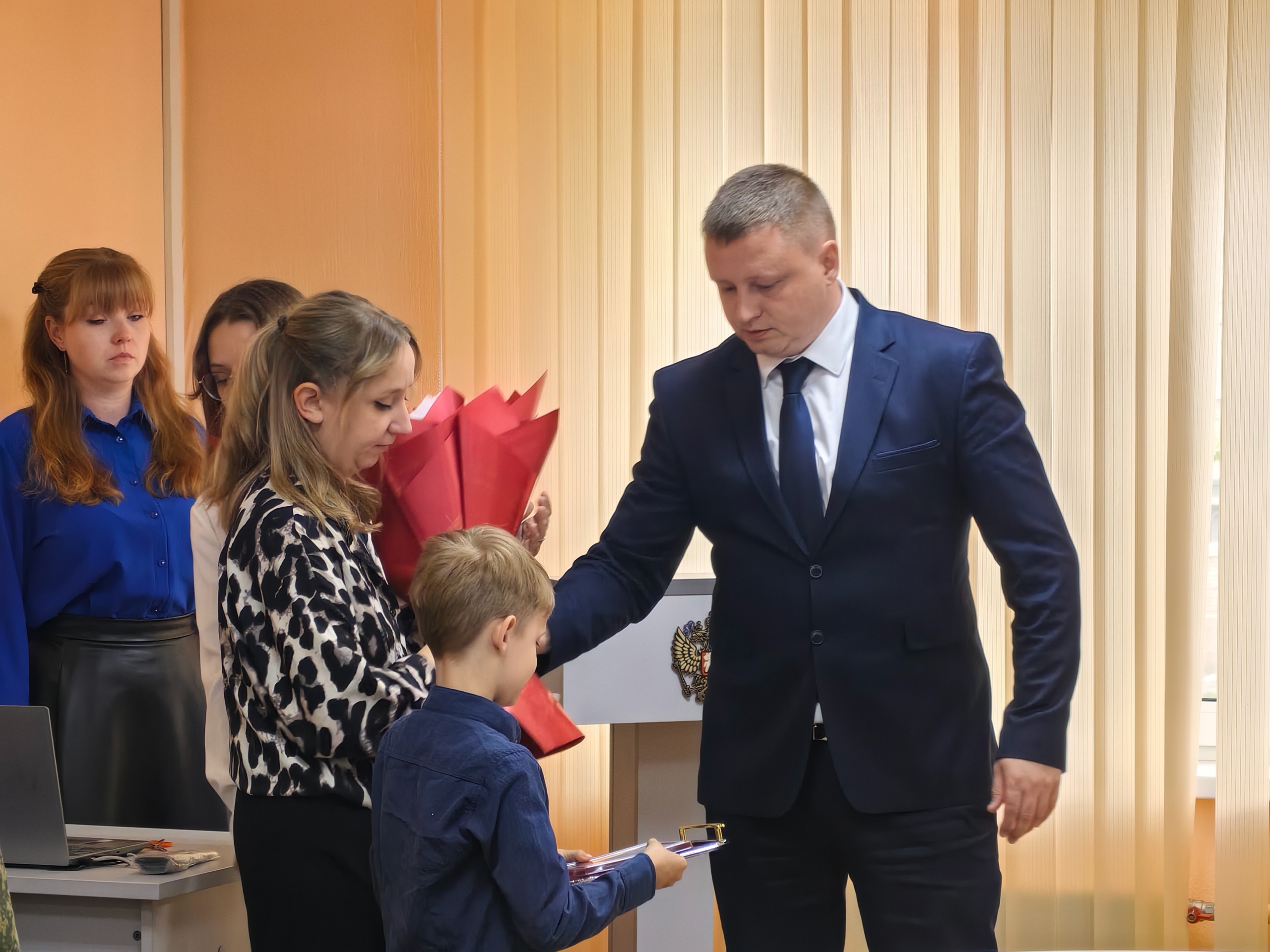Глава городского округа вручил орден Мужества вдове героя СВО.