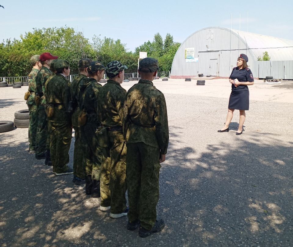 С курсантами военно-спортивного лагеря провели профилактическую беседу.
