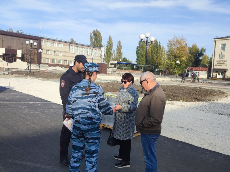 Полицейские и их юные помощники предупредили светловцев о дистанционных мошенниках.