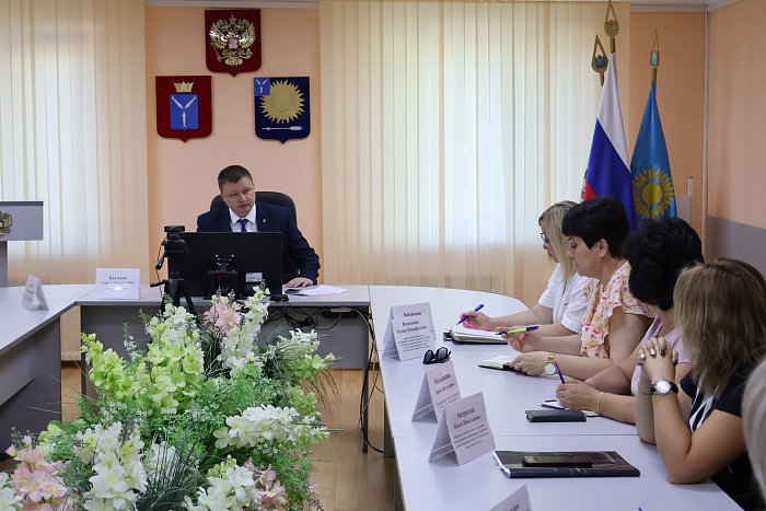 Сергей Баталов провел совещание по оперативным вопросам.