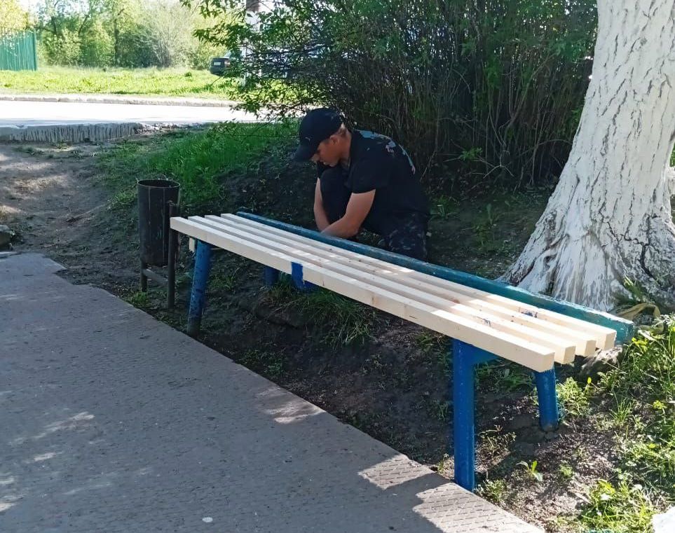 В светловских дворах обустраивают зоны отдыха.