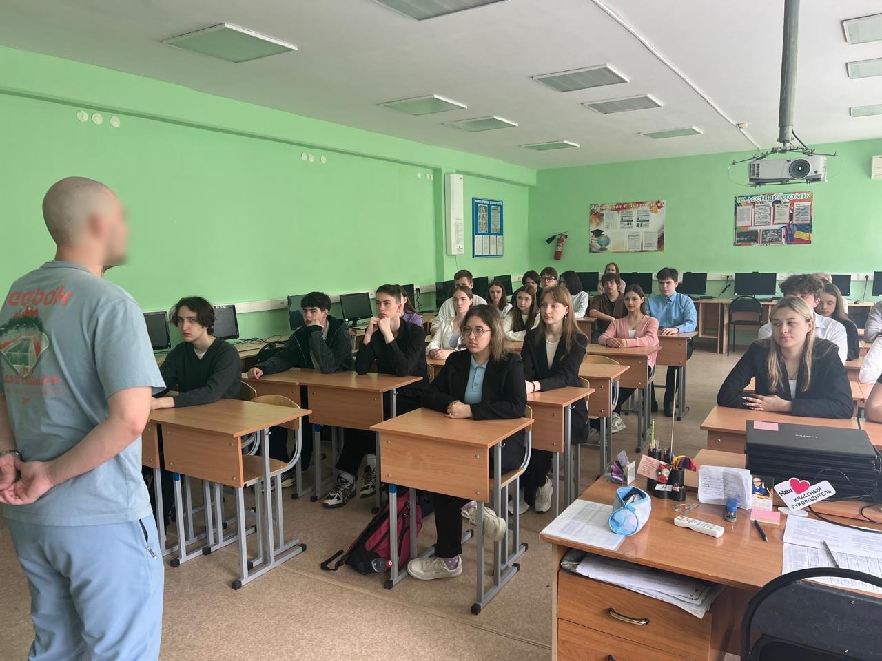 Светловские школьники встретились с участником СВО.