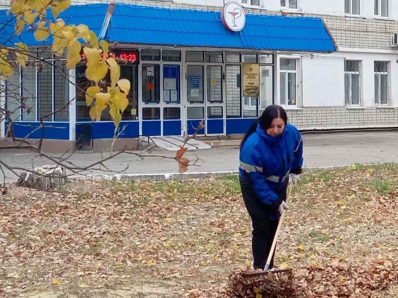 Чистота - залог здоровья: сотрудники медсанчасти вышли на субботник.