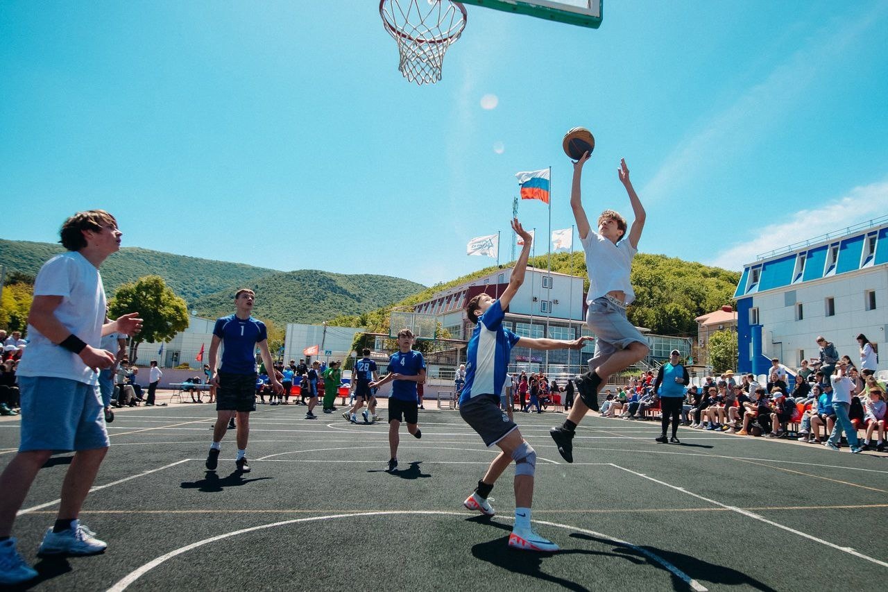 Команда школьного спортивного клуба «Мустанг» вернулась с Всероссийских спортивных игр.