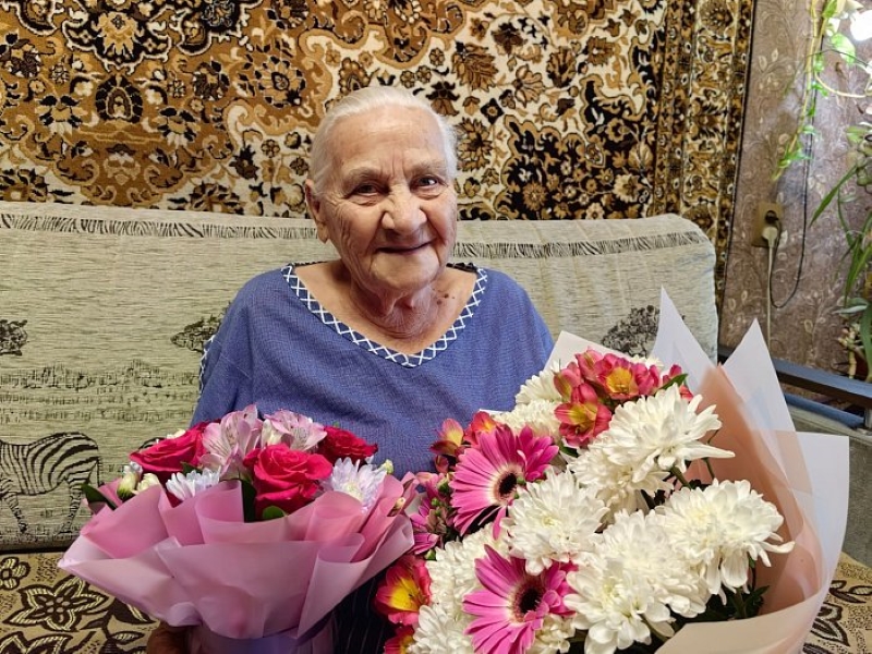 Труженица тыла Амалия Максимовна Шейерман принимала поздравления с 97-летием!.