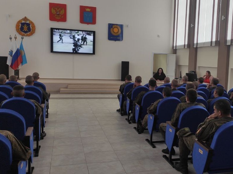 В Доме культуры прошел урок мужества &quot;Не сраженные герои неба&quot;.