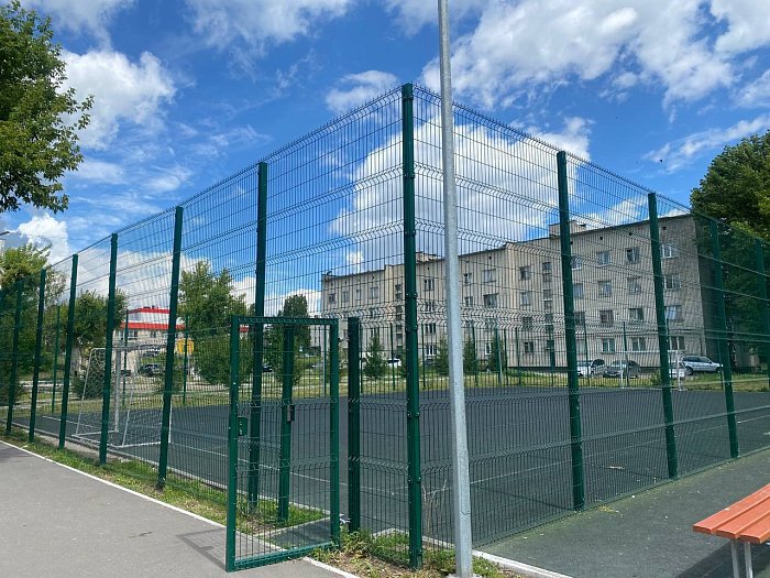 Площадка для мини-футбола пережила очередной ремонт.