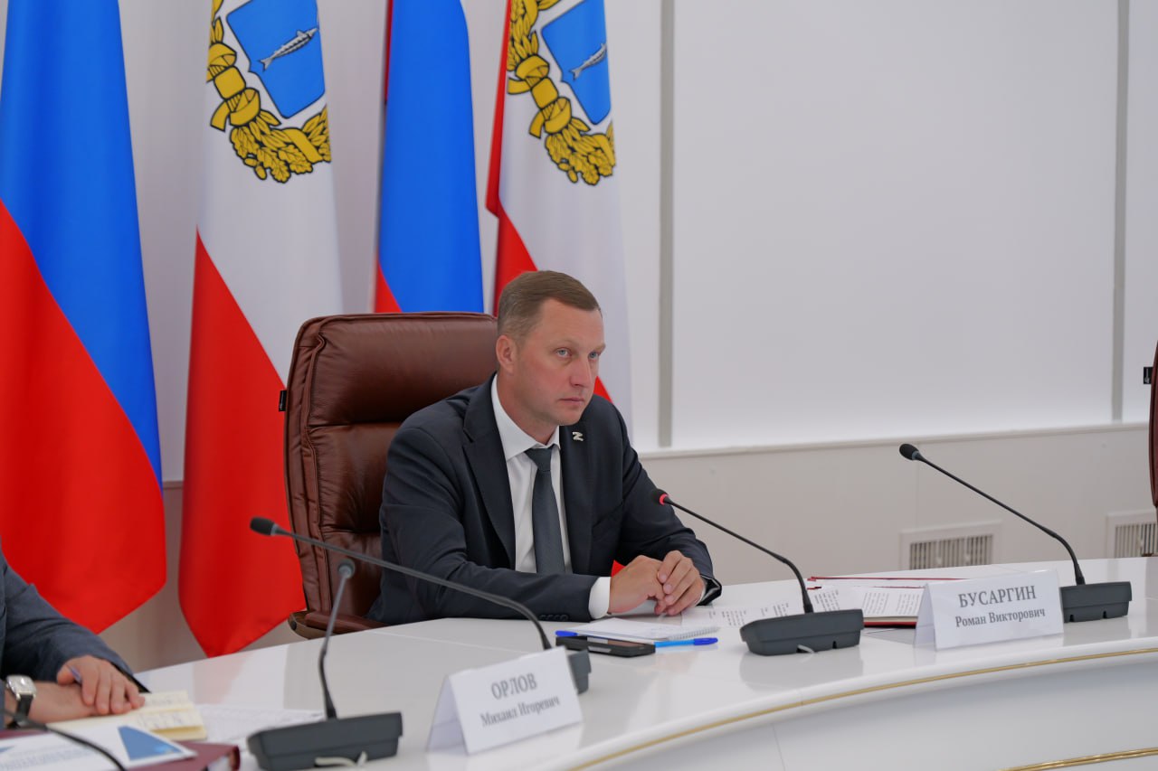 Губернатор Роман Бусаргин провел постоянно действующее совещание с зампредами и министрами Правительства области, а также главами районов.