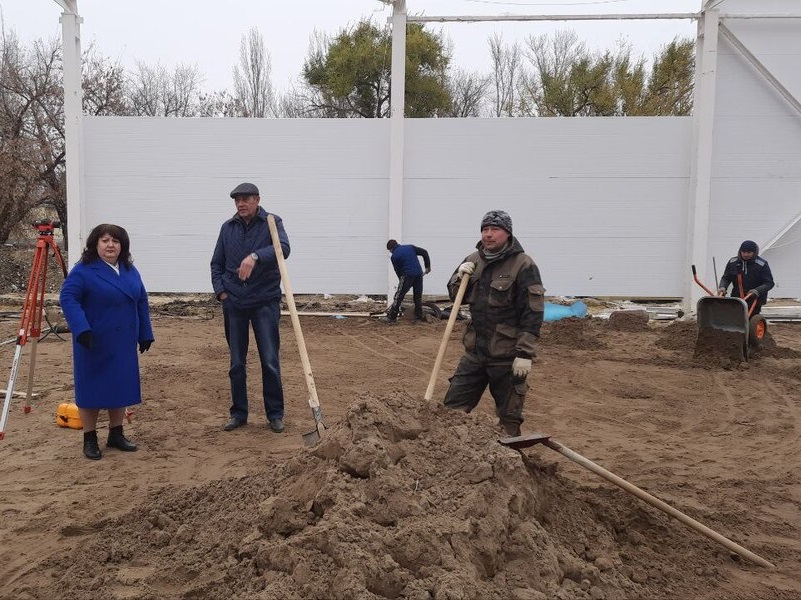 В Светлом полным ходом идет строительство ледовой арены.