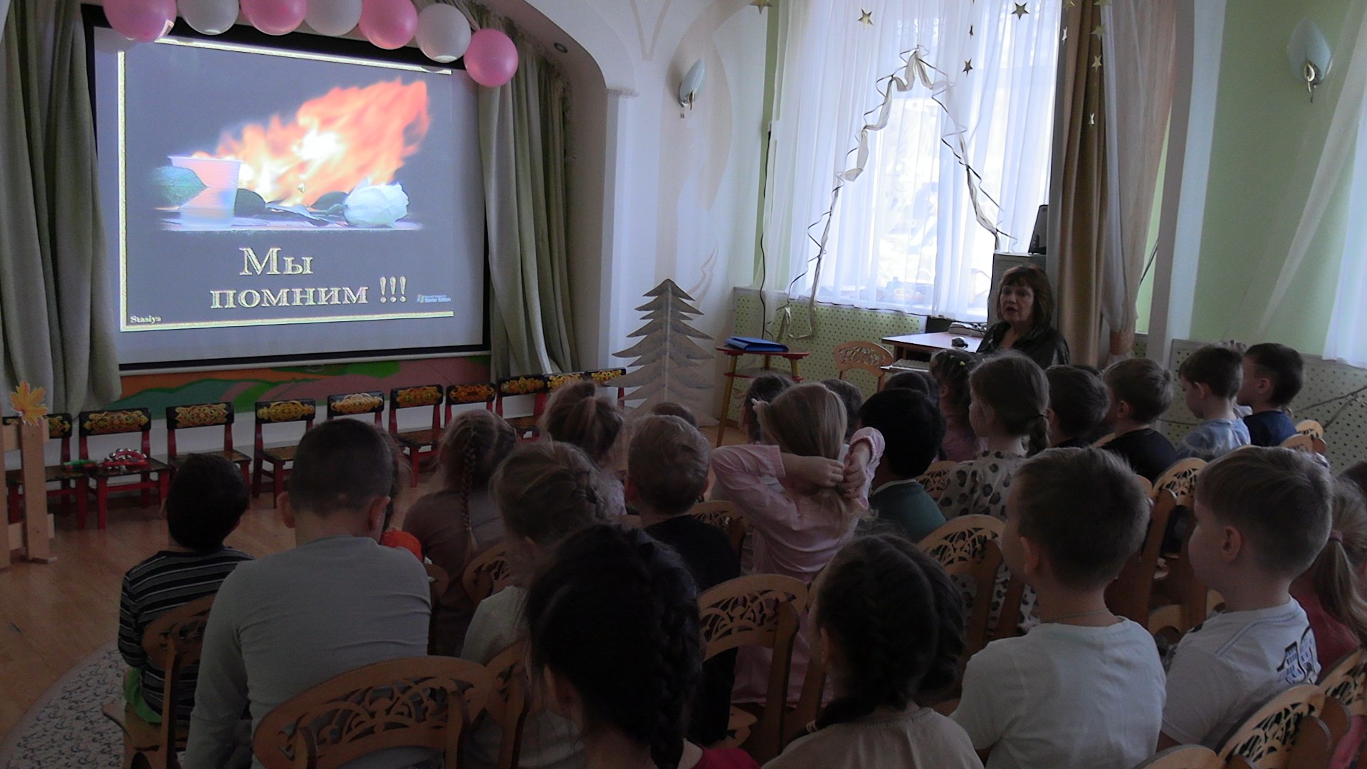 В детском саду «Светлячок» прошло тематическое занятие «День Неизвестного солдата».