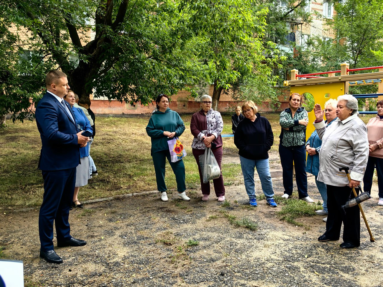 Глава городского округа Сергей Баталов пообщался с жителями многоквартирных домов.