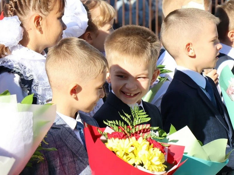 Продолжается программа записи детей в школу.