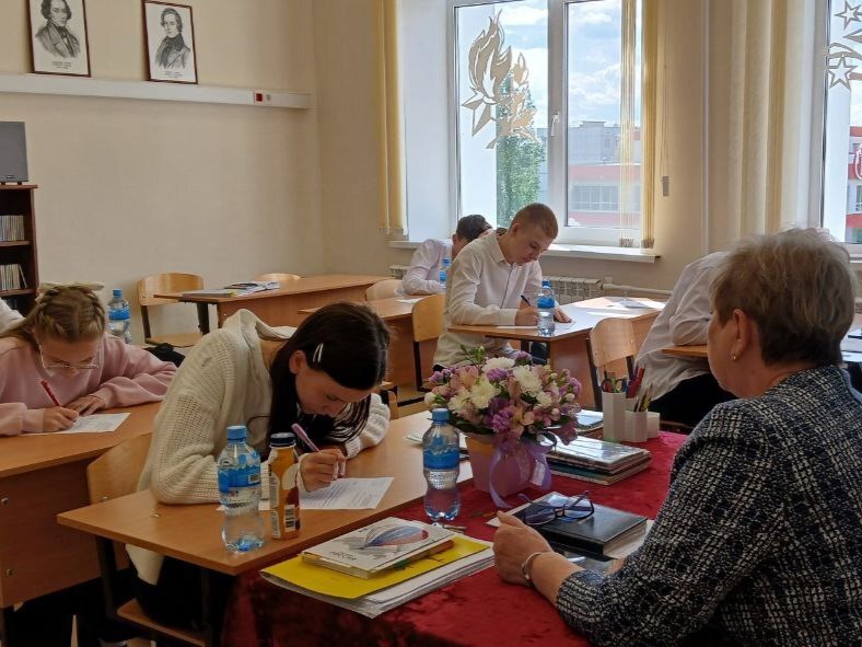 В школе искусств продолжается итоговая аттестация у выпускников музыкального отделения.