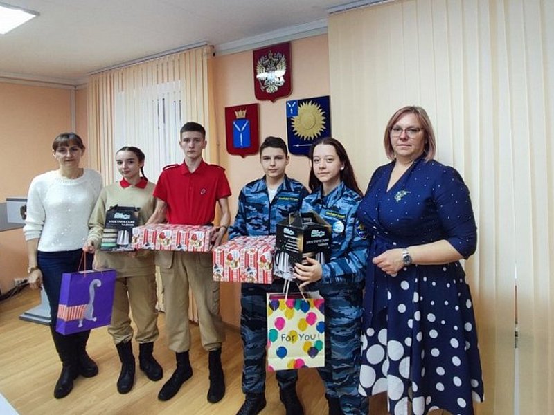 Женсовет организуют сбор новогодних подарков военным в зоне СВО.