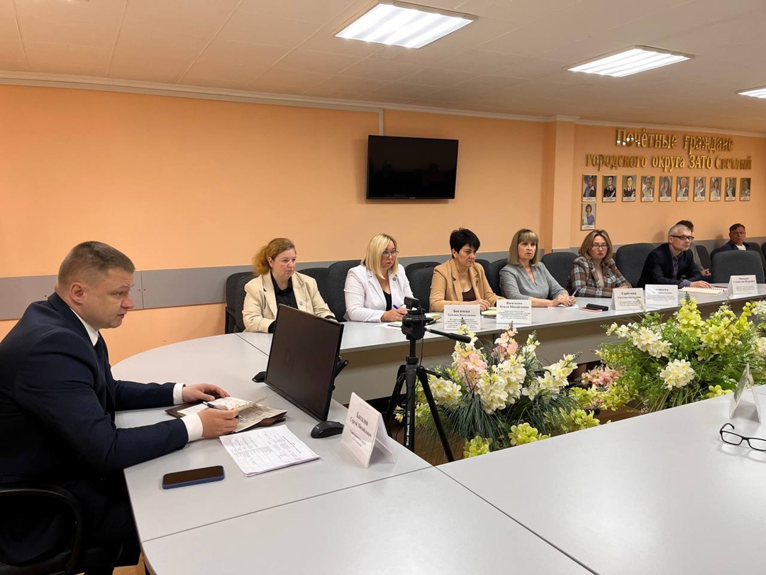 Глава городского округа провел совещание по оперативным вопросам.