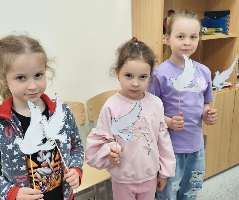 В Доме детского творчества прошла патриотическая акция «Голубь мира».