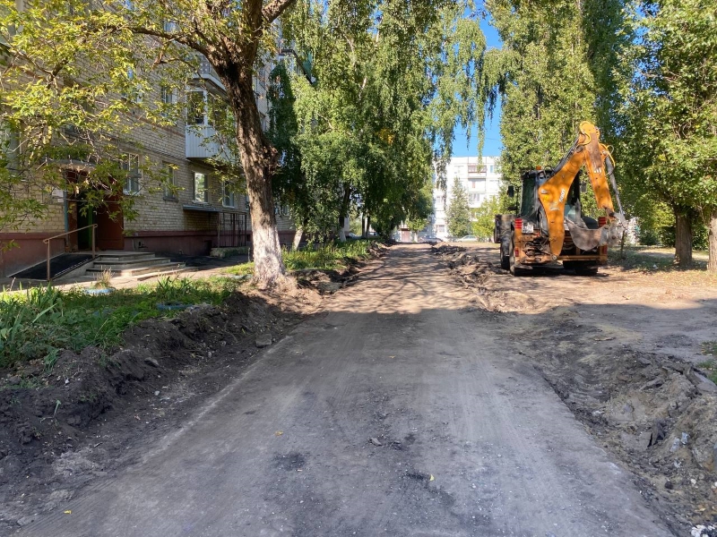 В светловских дворах продолжаются ремонты.