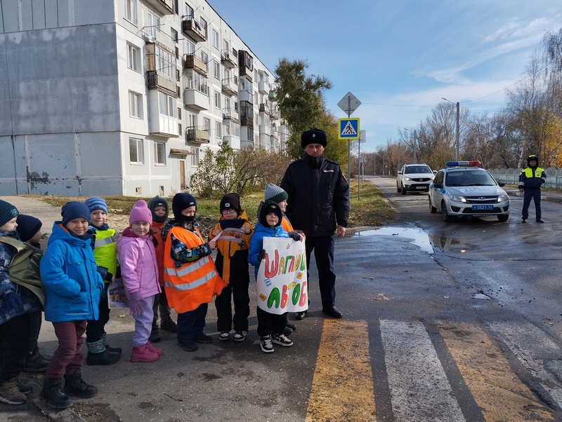 Воспитанникам «Светлячка» напомнили правила дорожного движения.