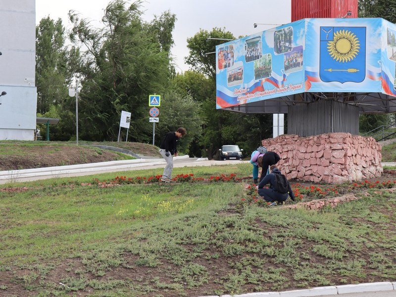 Светловские школьники пополнили штат службы благоустройства.