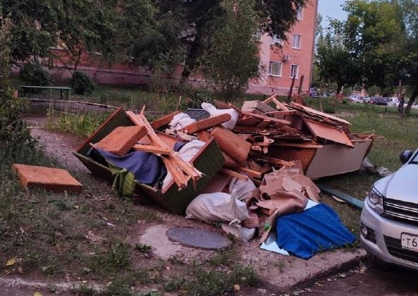 За мусор на улице могут наказать. За мусор на улице могут наказать.