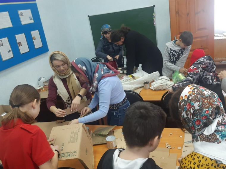 100 окопных свечей отправят на передовую из храма. 100 окопных свечей отправят на передовую из храма.
