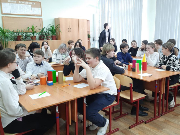 Любители точных наук пришли на встречу в «Математическое кафе». Любители точных наук пришли на встречу в «Математическое кафе».