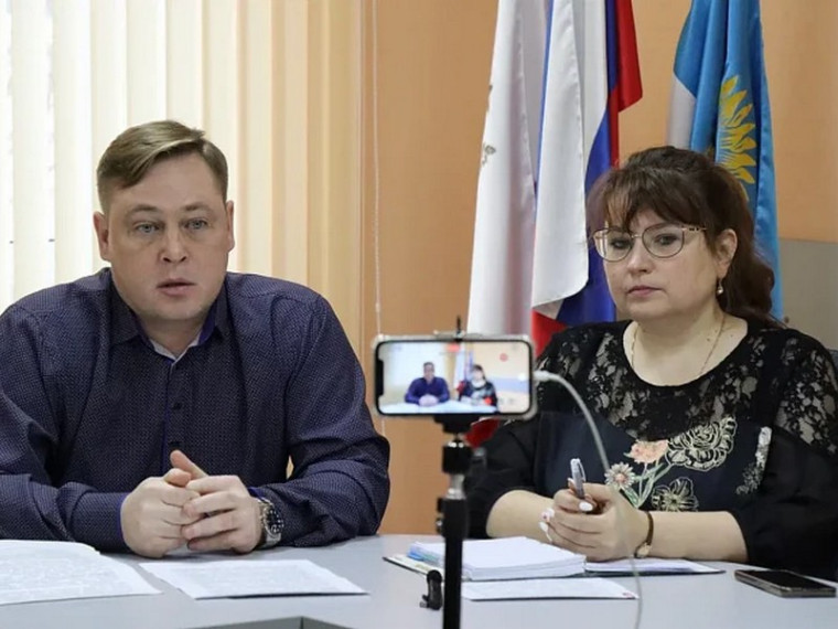 «Прямую линию» со светловцами провёл начальник отдела строительства и ЖКХ. «Прямую линию» со светловцами провёл начальник отдела строительства и ЖКХ.