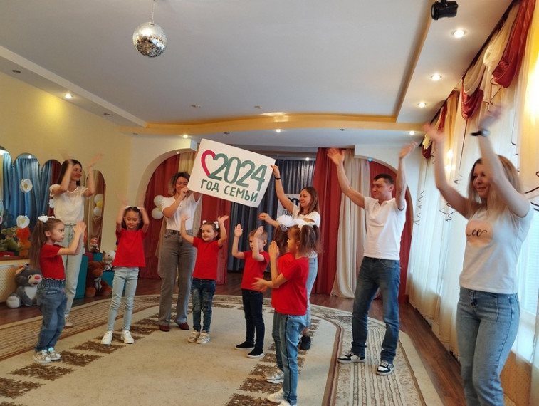 В «Светлячке» прошло праздничное мероприятие «Пусть счастье в доме длится вечно!». В «Светлячке» прошло праздничное мероприятие «Пусть счастье в доме длится вечно!».