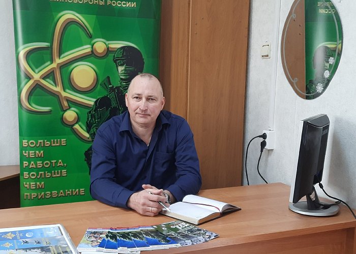 Вопросами призыва на военную службу по контракту будет заниматься помощник главы администрации городского округа. Вопросами призыва на военную службу по контракту будет заниматься помощник главы администрации городского округа.