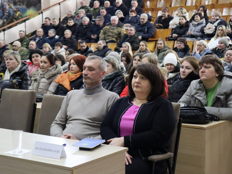 Глава городского округа встретилась с гражданским персоналом Таманской ракетной дивизии. Глава городского округа встретилась с гражданским персоналом Таманской ракетной дивизии.